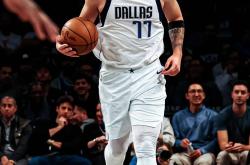 168资讯网-NBA-独行侠127比125险胜湖人队，队员表现一览，东契奇28投12中得到33分