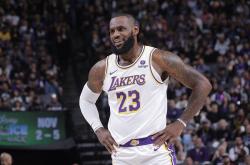 168资讯网-NBA-勒布朗·詹姆斯职业生涯首秀20周年 湖人外线失准加时不敌国王