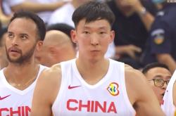 168资讯网-NBA后卫传给NBA锋线，中国男篮怎么防？镜头马上给到姚明和杜锋