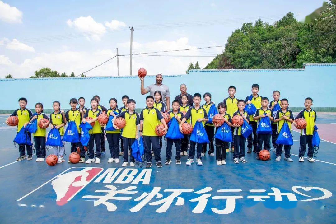 NBA:NBA传奇球星罗伯特·霍里来简阳啦NBA！