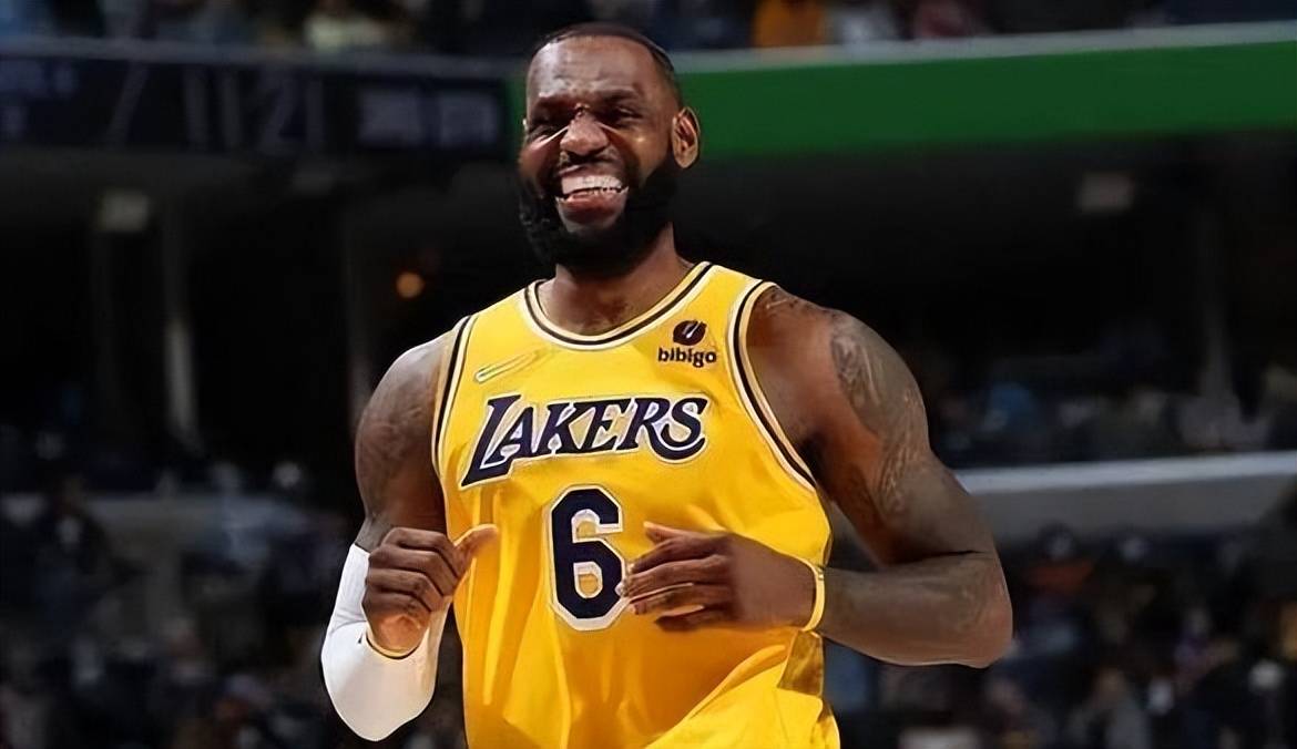 NBA:不老传奇NBA！历史唯一！詹姆斯35岁+狂轰30+5+10+5再破NBA纪录！