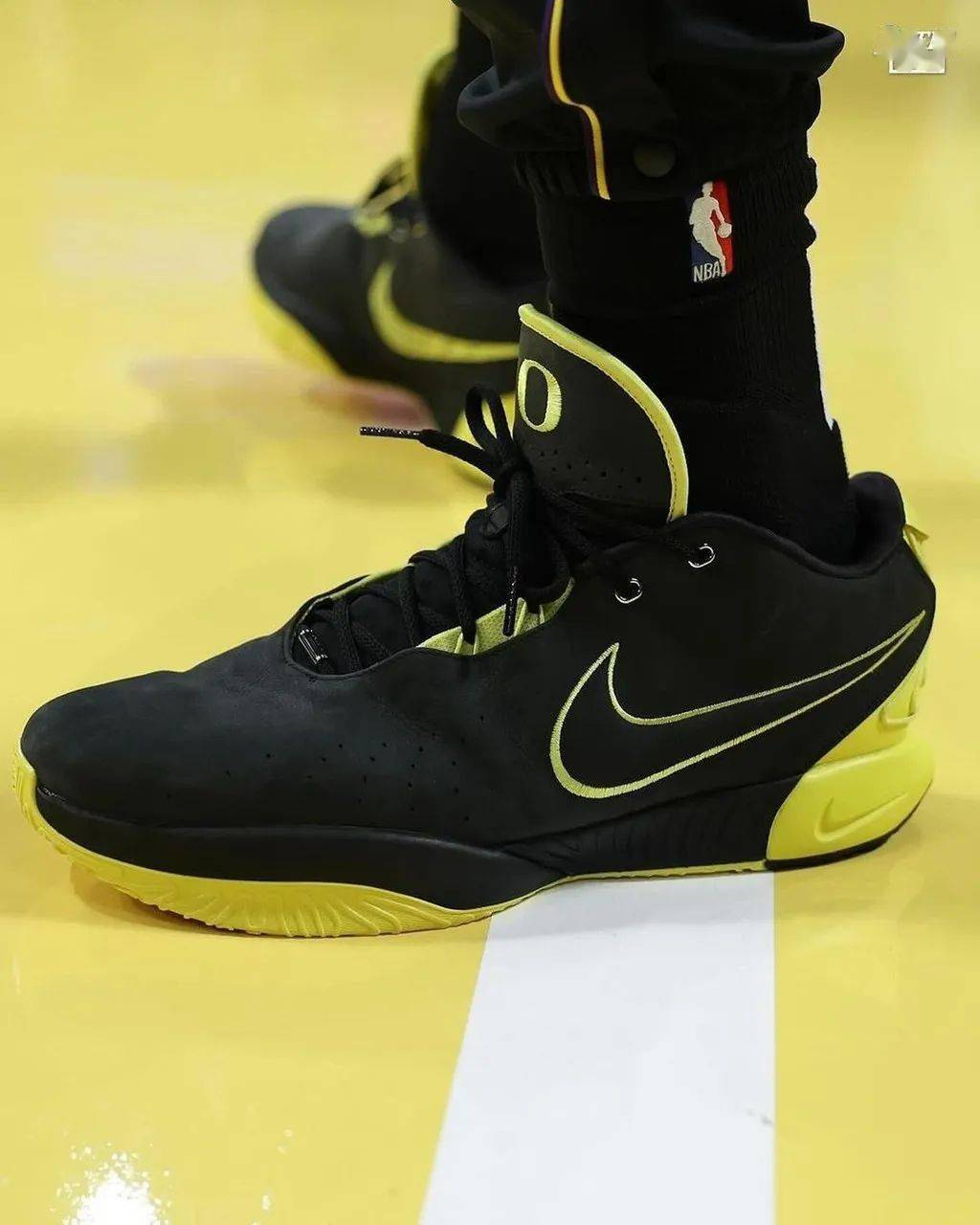 NBA:NBA 球鞋合集NBA！新配色 Kobe 8 让人泪目！