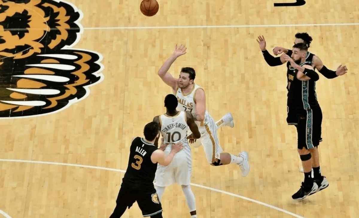 NBA:半场29分三双NBA历史首人NBA，卢卡魔法停不下来，球迷：球衣加成巨大