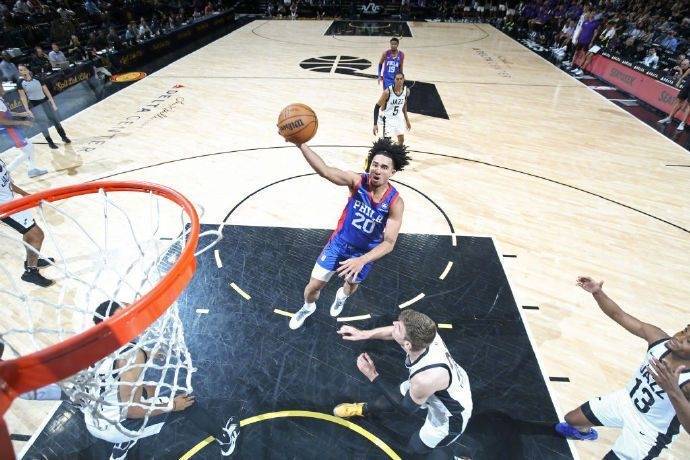 NBA:NBA夏季联赛看点NBA，乔治31分带领爵士逆转76人，关键时刻暴扣制胜