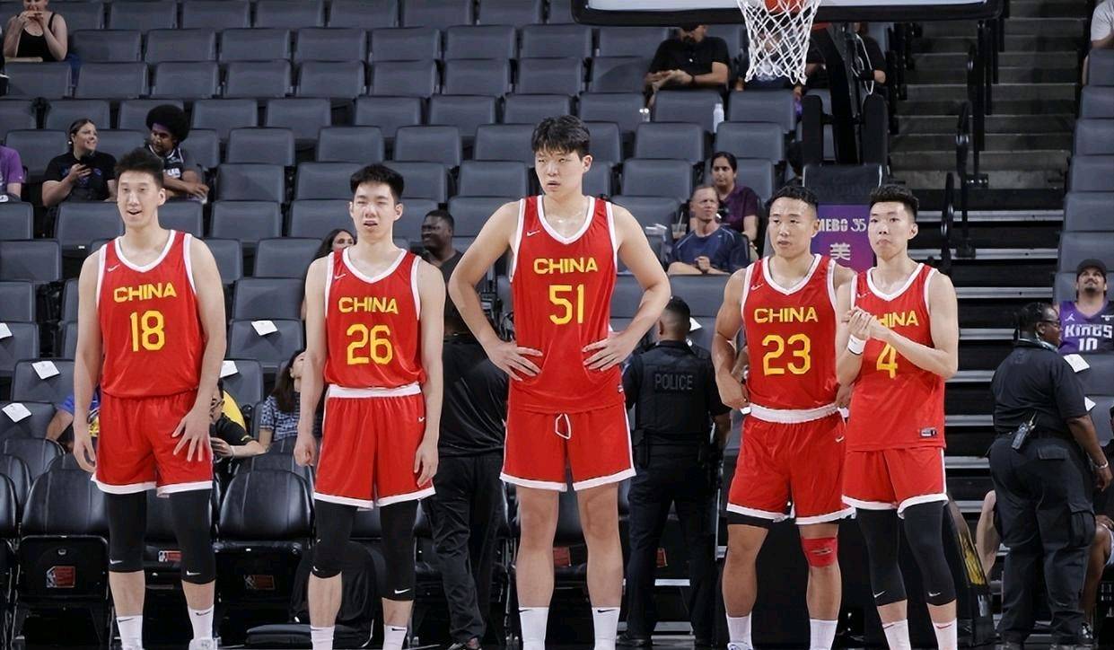 NBA:憋屈！中国男篮在NBA夏联中被嫌弃NBA，让姚明脸红 球员们知耻后勇吧