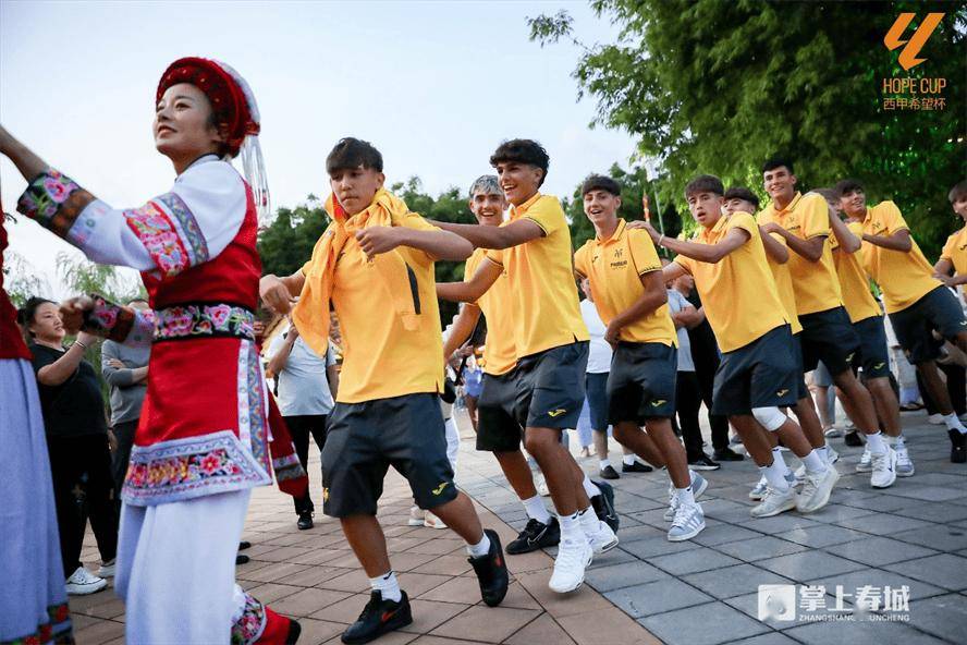 西甲:西甲希望杯八强出炉西甲！球员畅享昆明文化之旅